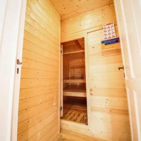 Modern Holiday In With Sauna Feriehus Hastiere-par-dela